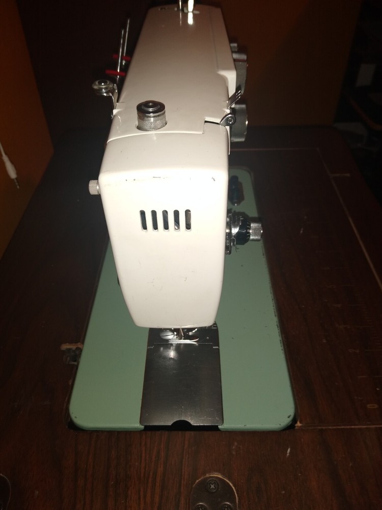 Vintage DRESSMAKER ZIGZAG MODEL 290A