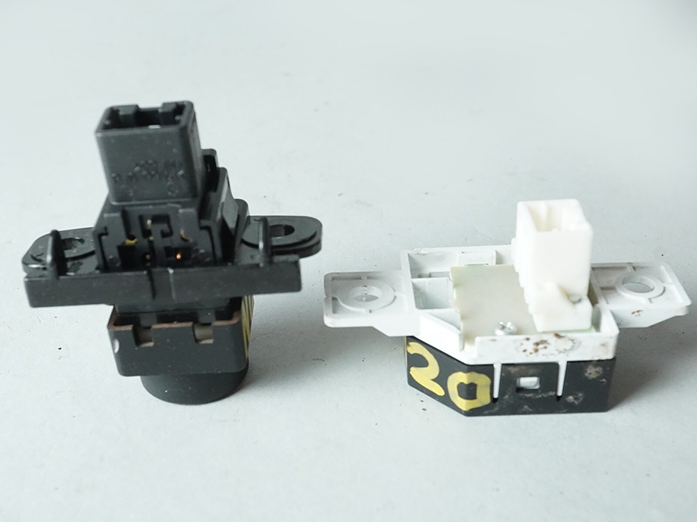 2008 - 2015 Nissan Rogue Hazard Switch Emergency Control BuTTon Interior OEM