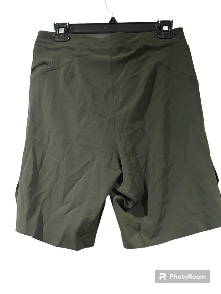 Lululemon men’s size medium green run/train shorts