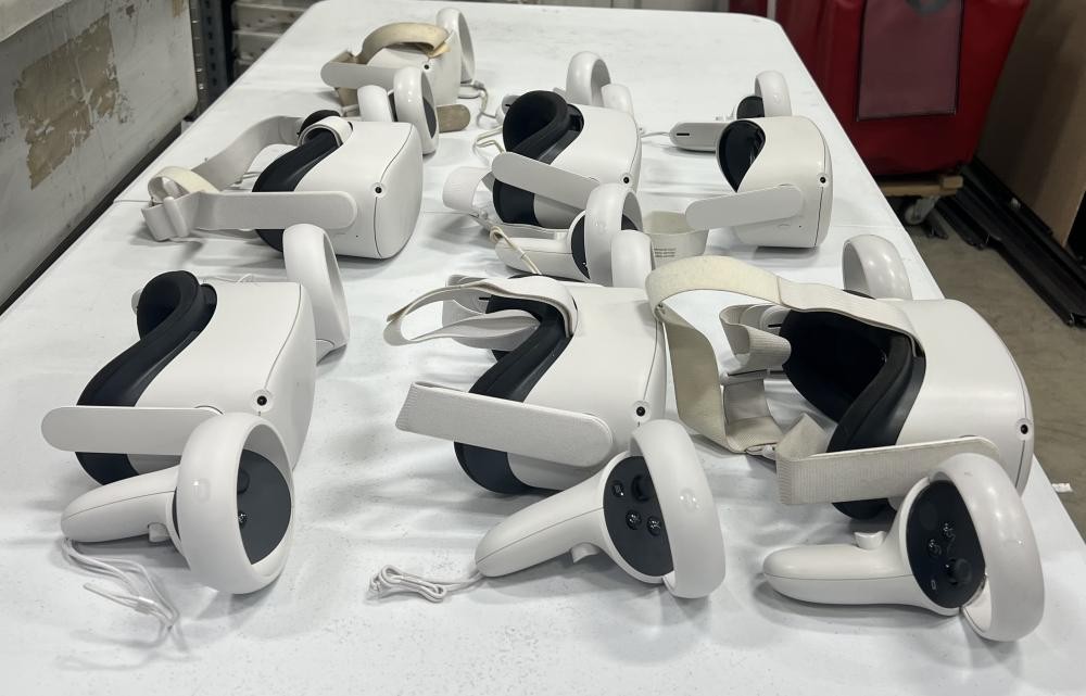 Meta Quest 2, Quest 2 Left Controller - Lot of 9