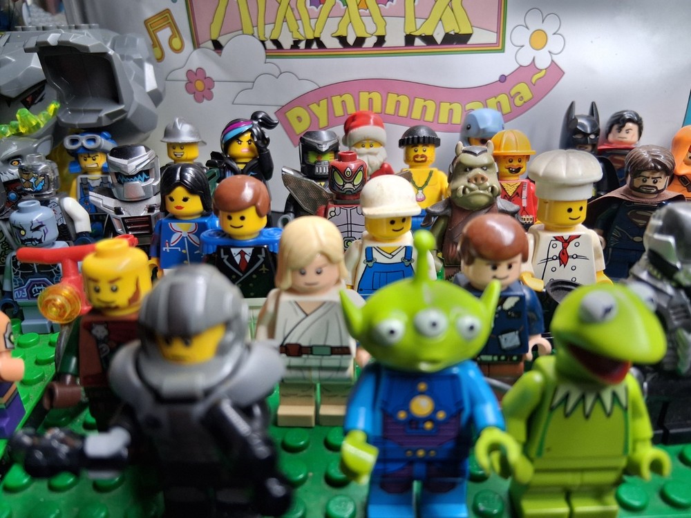 lego minifigures lot