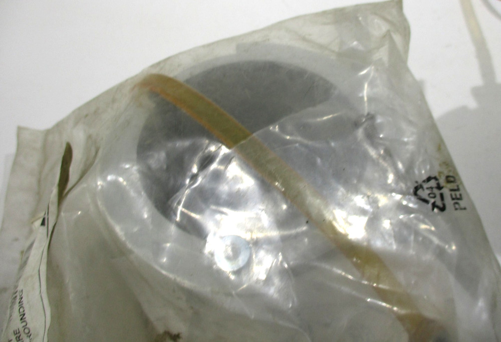 2 LEVITON PC60 HUBPC60 WATERTIGHT PROTECTIVE COVERS