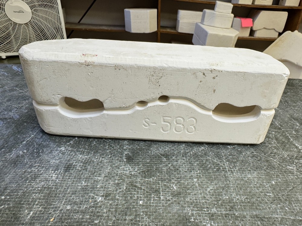 VINTAGE SCIOTO CERAMIC MOLD #S-583 LYING DOWN KITTENS