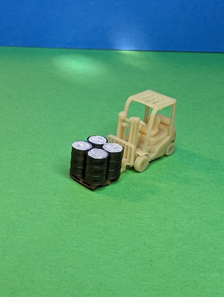 Z Scale Pallets with 55 gallon barrels on them