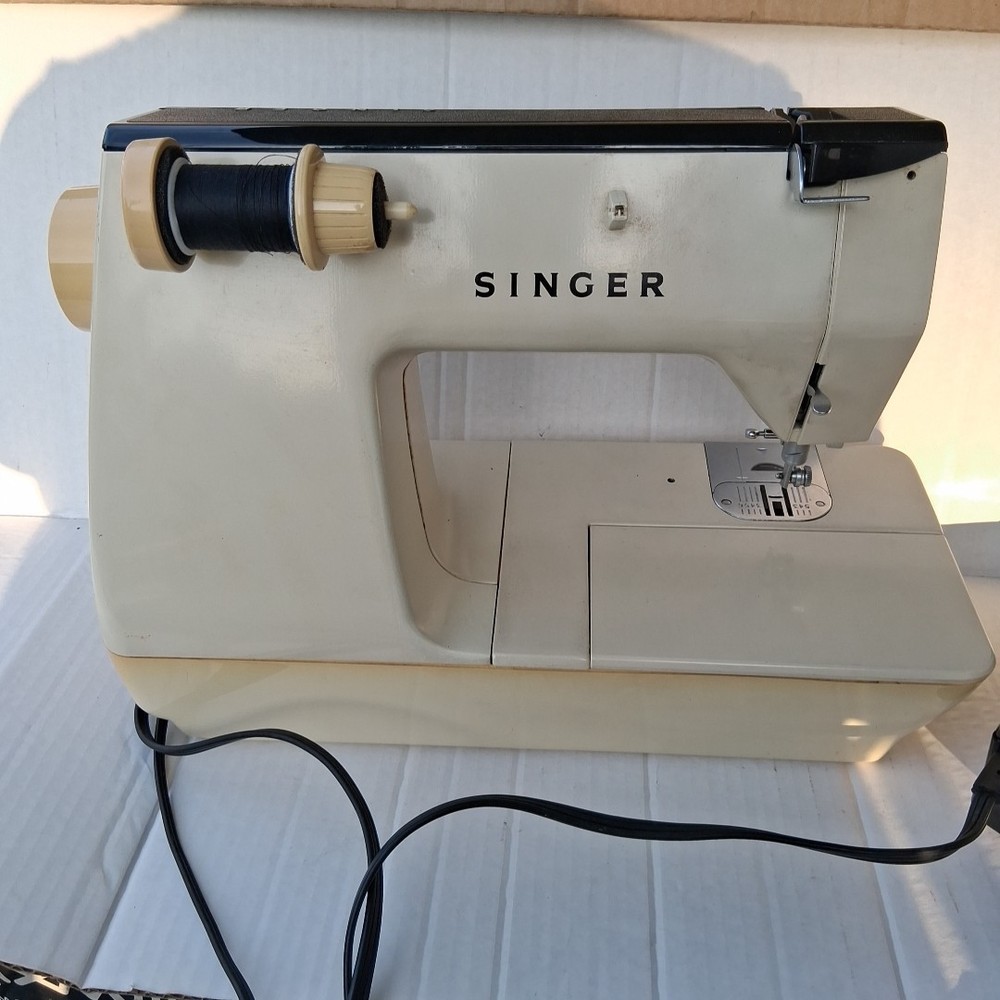 Singer Touch Tronic 2000 Memory Sewing Machine w/Accessories Tested Works