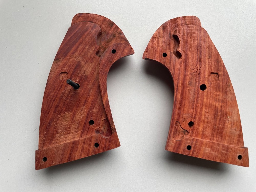 Premium Grip For COLT PYTHON (I,E Fr ame) Checker Hard wood new design