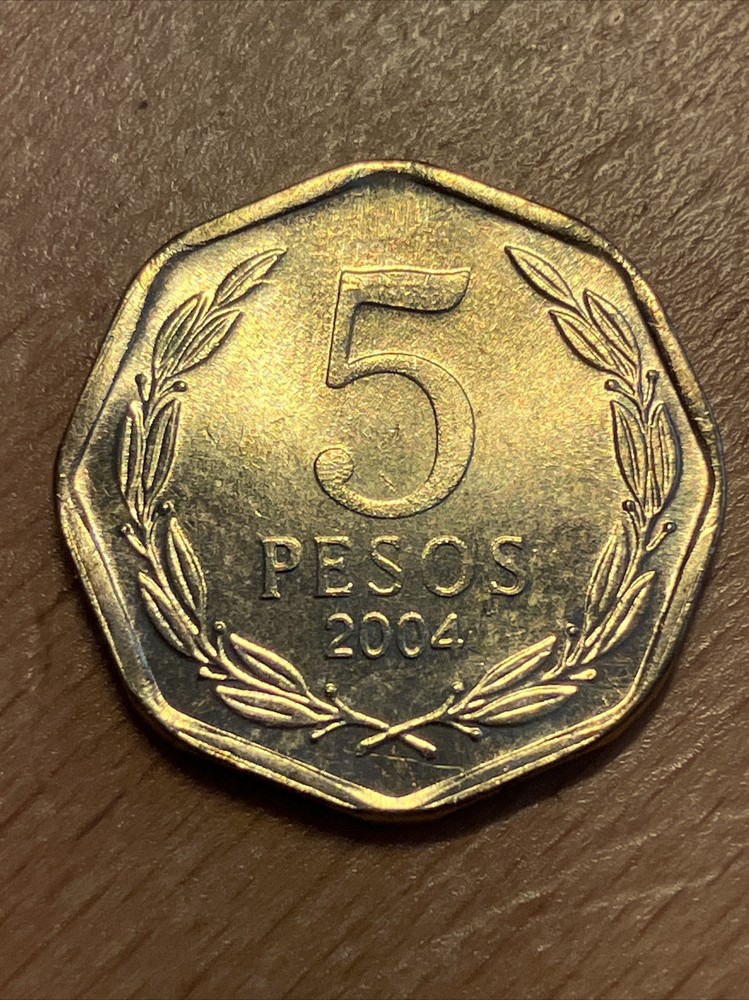 Chile 5 Pesos 2004 as pictured. Free Postage