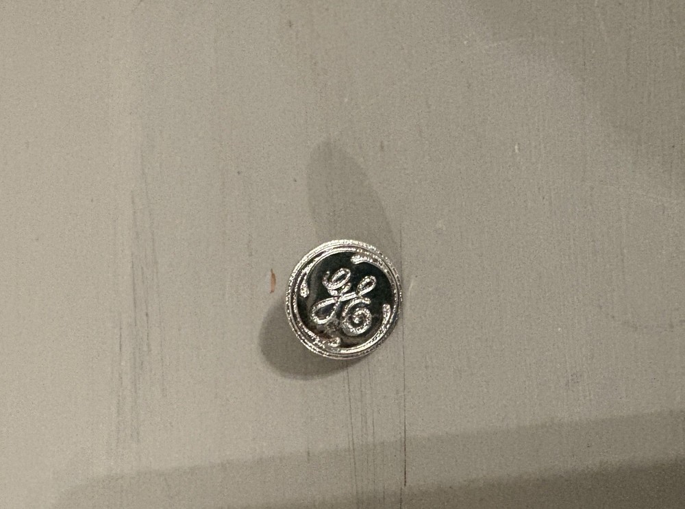 "GE" LOGO LAPEL PIN