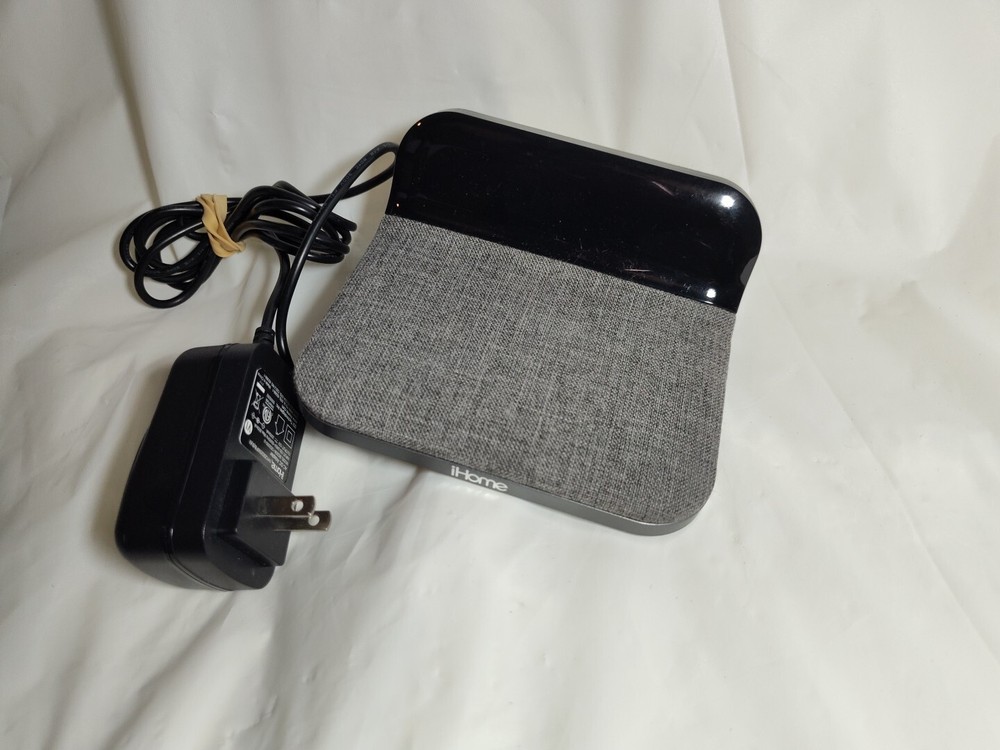 iHome iW19 Wireless Charging Pad - Pre-Owned