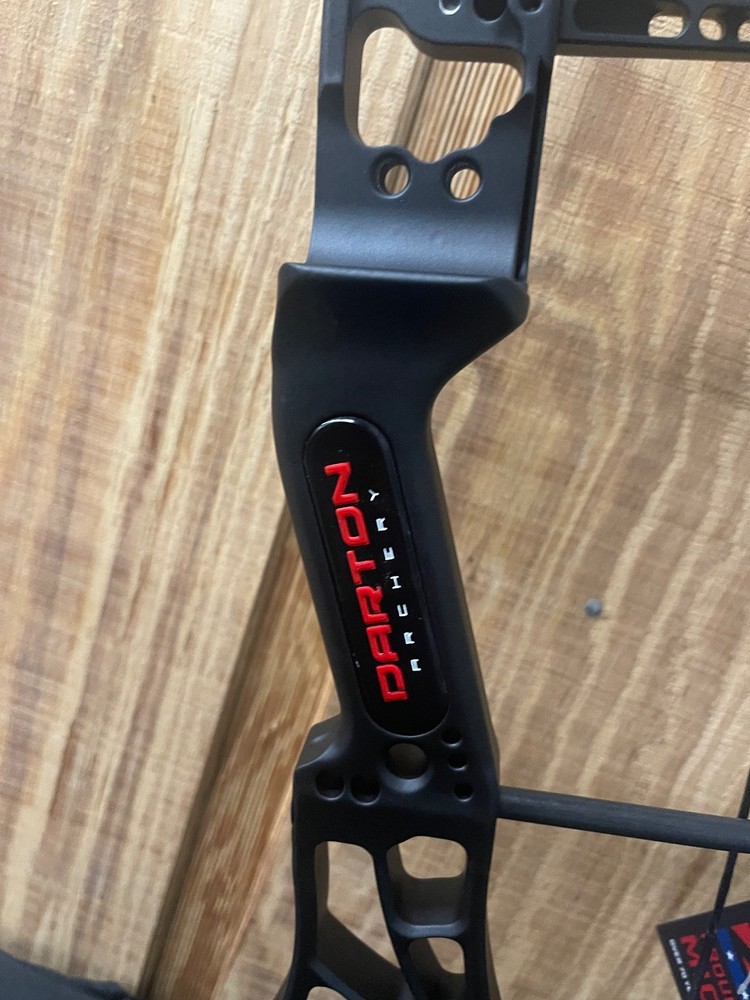 Darton Archery Consequence 31 70lb Black BRAND NEW