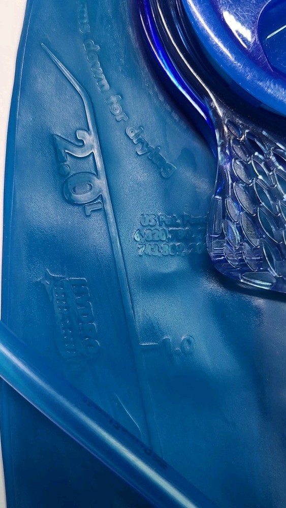 Camelbak Classic 2L / 70 Oz Hydration Pack Backpack Yellow & Grey with Bladder