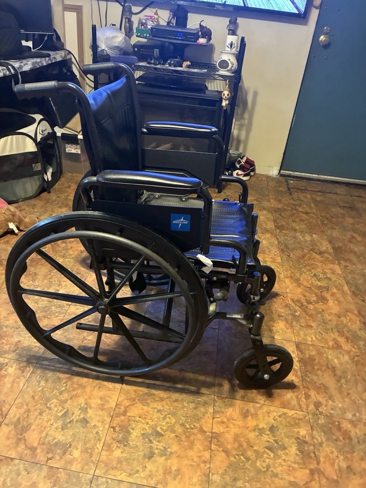 Medline K4 Basic Lightweight Elevating Wheelchair (MDS806550E)
