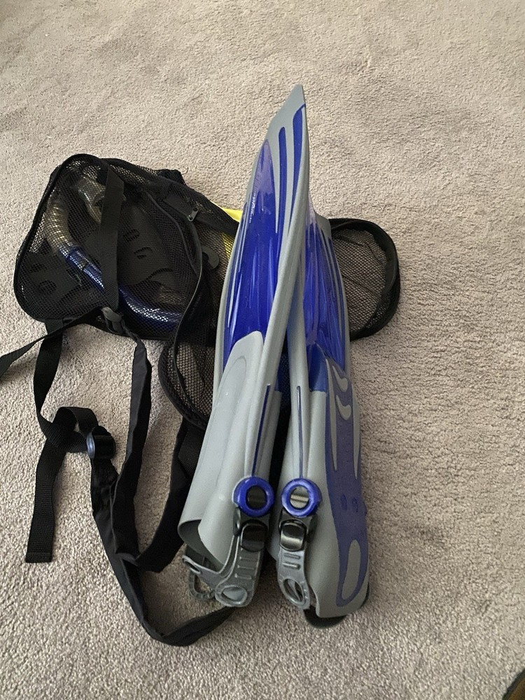 Speedo DIVE Mesh Black Backpack With 20' ADJUSTABLE Flippers & Snorkel Combo