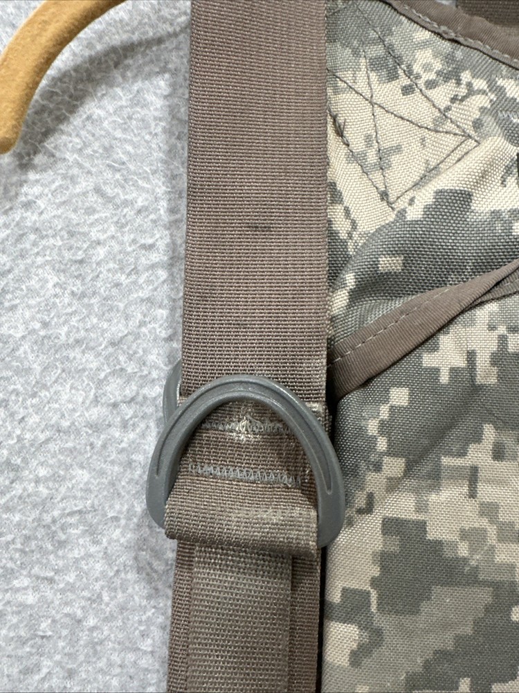 UCP MOLLE Hydration System Carrier NSN 8465-01-524-8362