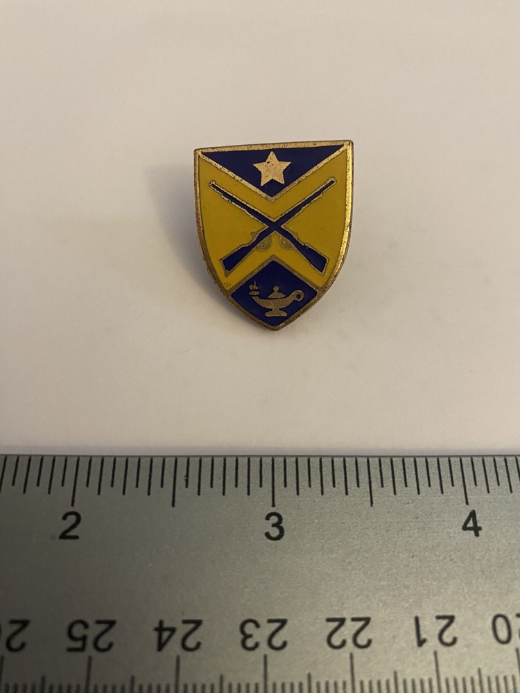Army Shield Crest Lapel Pin P181