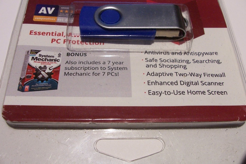 McAfee 7 User AntiVirus 7 Year Subscription on USB, USED