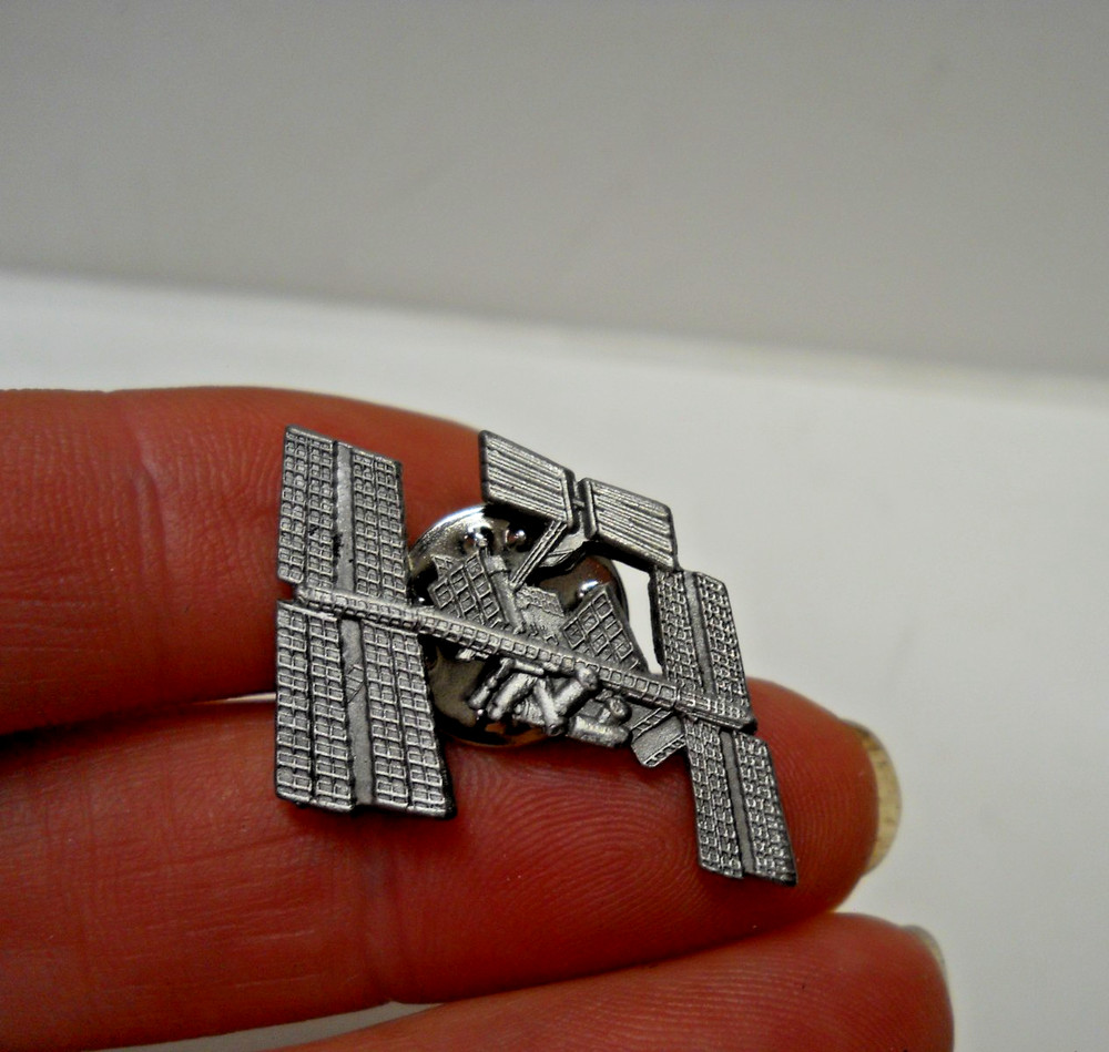 NASA Space Shuttle Mission International Space Station Silver Tone Lapel Hat Pin