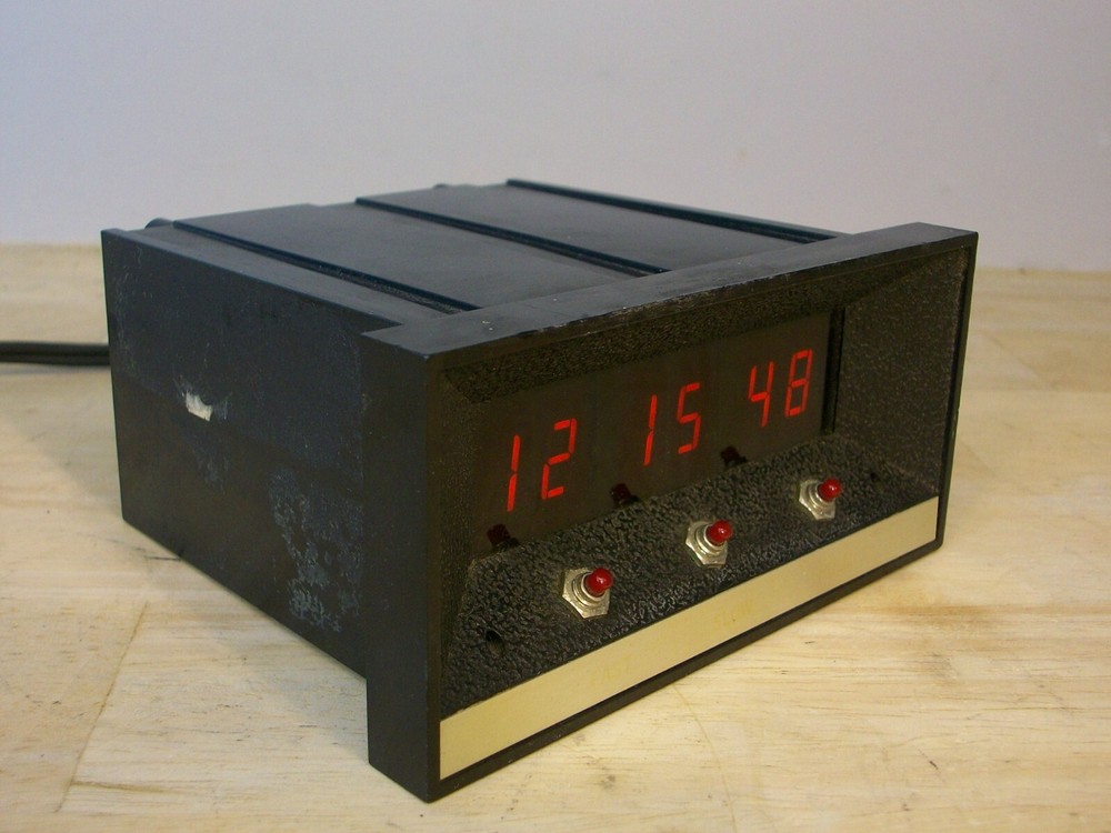 ESE ES-172CMA - Console Mount Clock - from Harris Medalist 12 mixing console