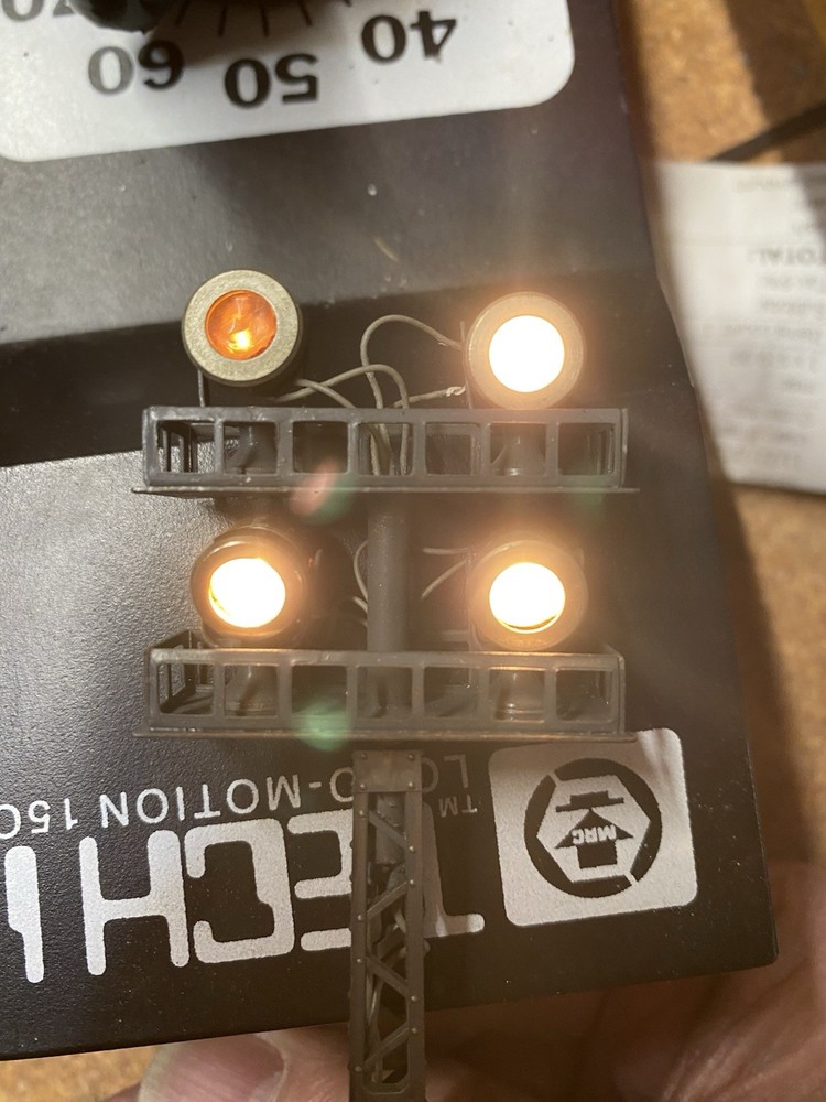 Vintage HO scale wired 4 Light Rail yard Floodlight. ***Read***