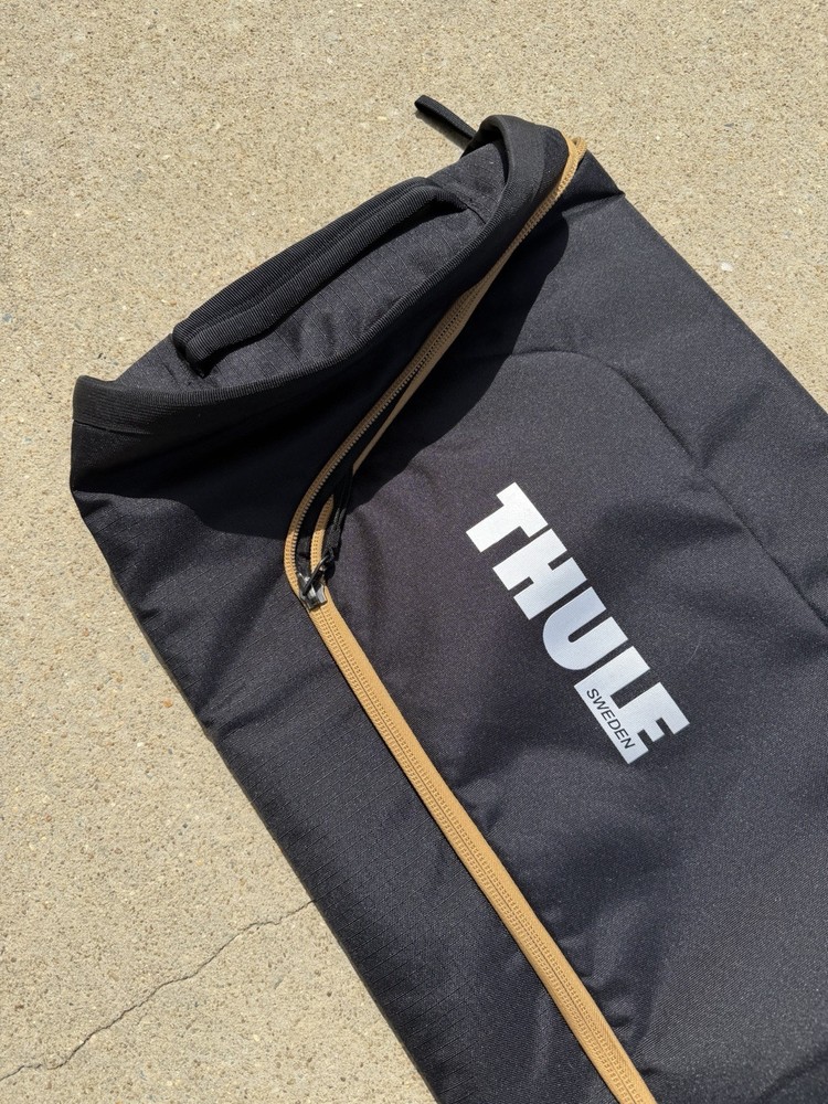 Thule Roundtrip Ski/Snowboard Polyester Bag Black with Shoulder Strap Excellent