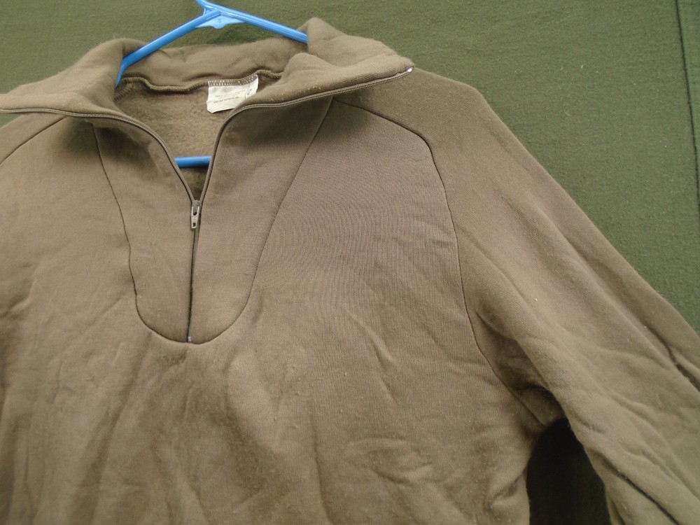 US Military Polypropylene Cold Weather Undershirt Polypro Shirt Medium 295-D