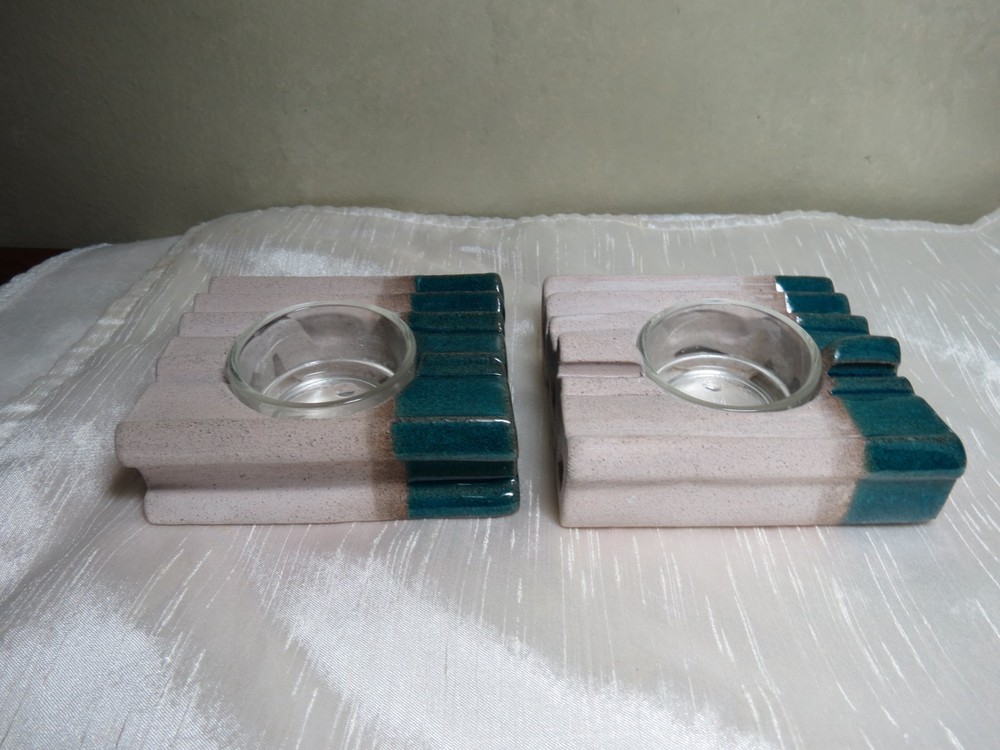 Hebrew script ceramic tea light holder 'Shalom' 'Tov'