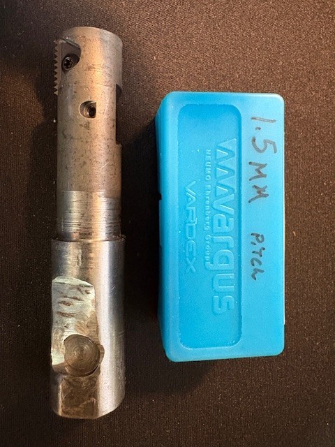 Vardex Thread Mill Holder w/ 1.5mm Pitch Inserts CNC Thread Mill Tool + Inserts