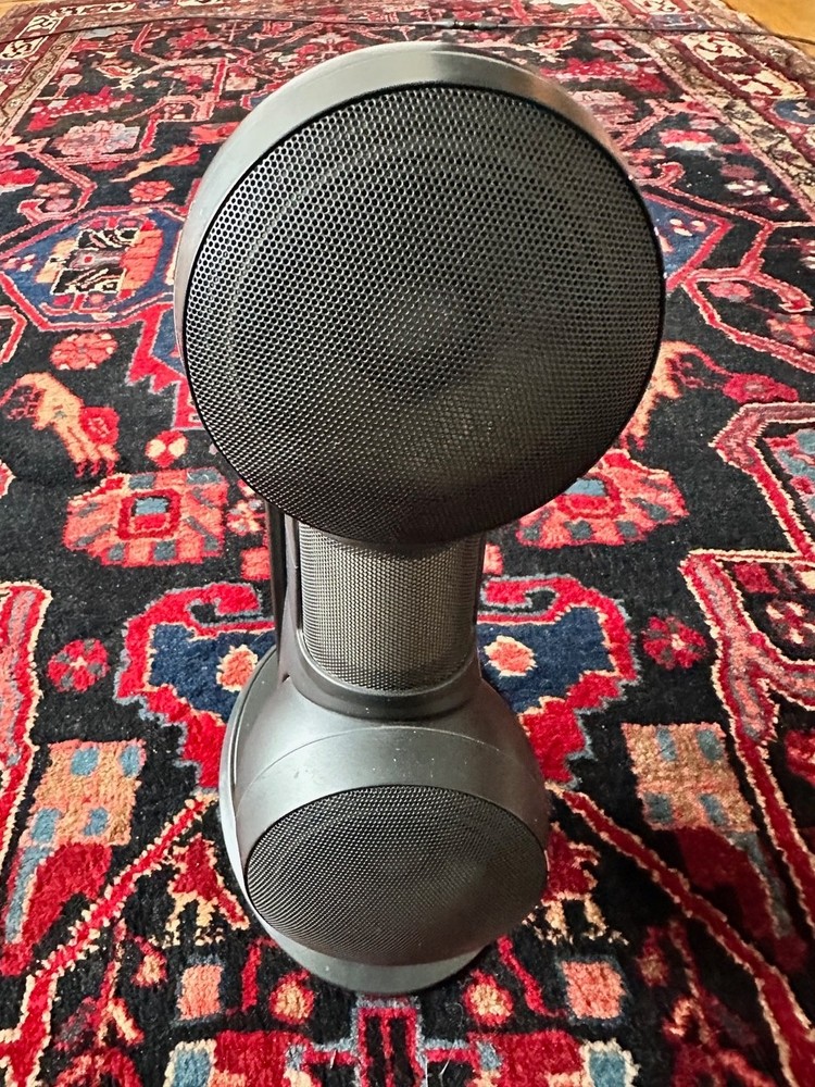 One Anthony Gallo Reference Strada Side loudspeaker