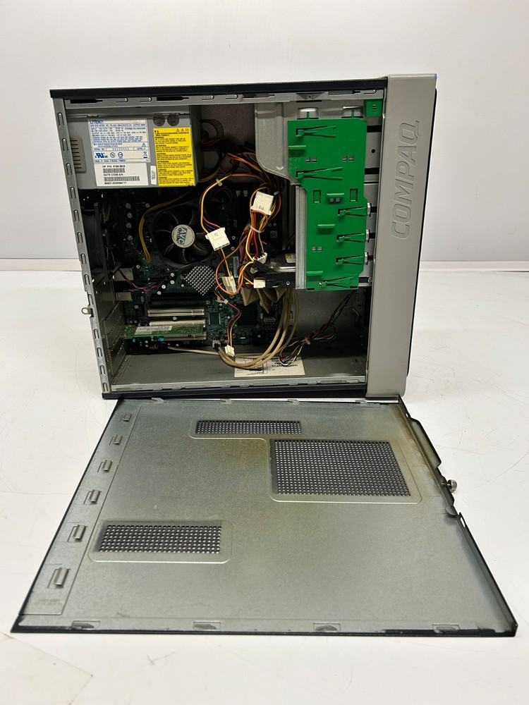 Vtg Compaq Presario SR2011WM SR2000 Computer Tower PC Windows XP Powers On As Is