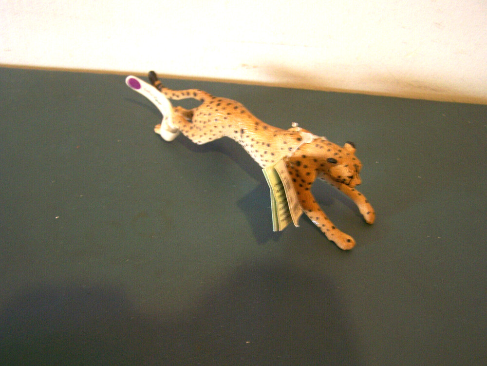 CHEETAH RUNNING NWT NOS 1997 SAFARI LTD