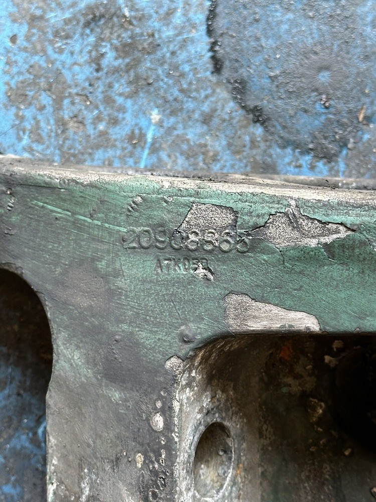 MACK VOLVO D13 ENGINE MOUNTS (Left side) 20908865