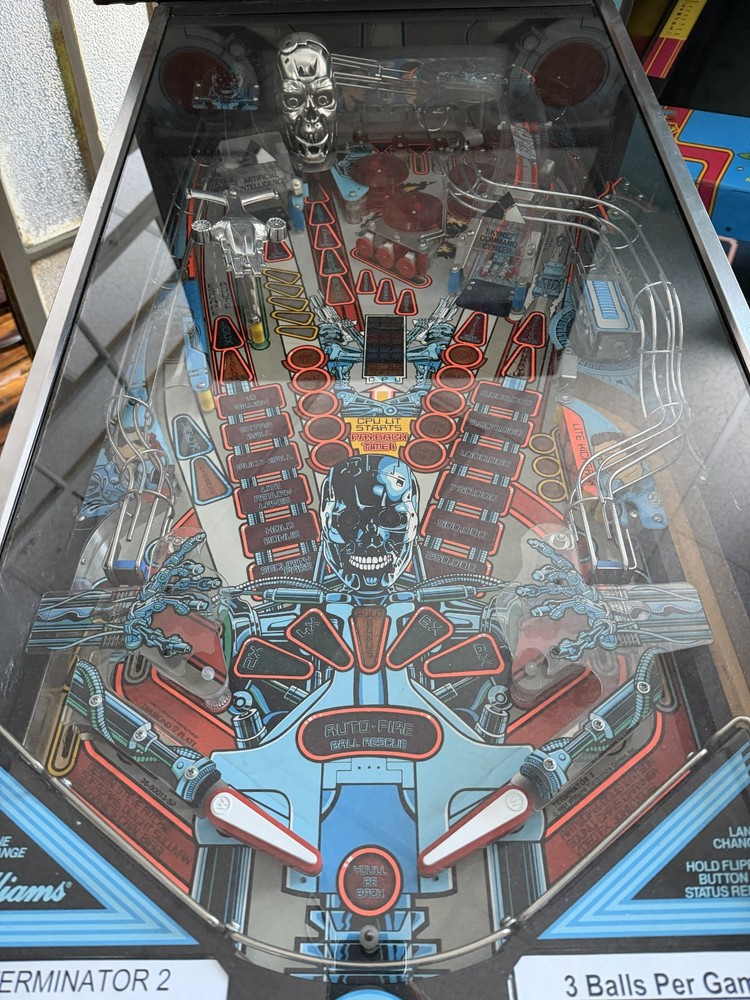 TERMINATOR 2 PINBALL MACHINE BY WILLIAMS -- EXCELLENT CONDITION