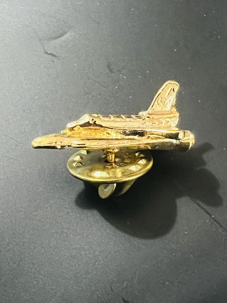 Space Shuttle Lapel Hat Jacket Pin Gold Color Metal 1”Long