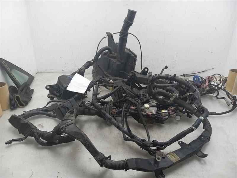 2001 2002 LEXUS LS430 ENGINE FUSE BOX 82111-50700