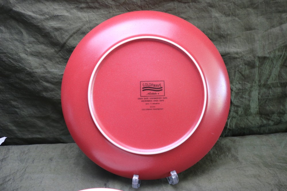 Noritake Colorwave Raspberry Red 4 pc Dinner Clematis Salad Plates Dinner Mugs