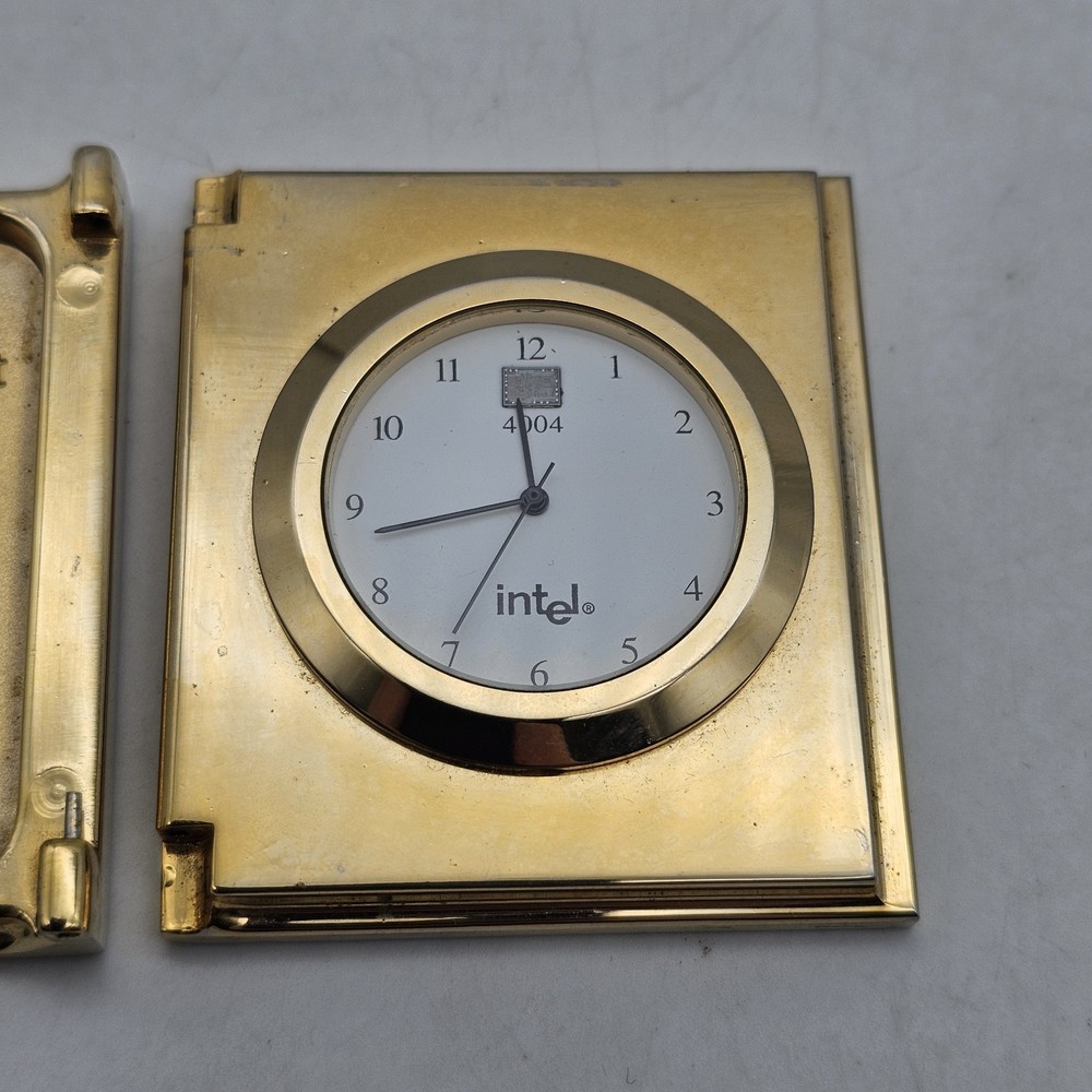 Intel 4004 CPU Clock 25th Anniversary of World's First Processor - Missing Hinge