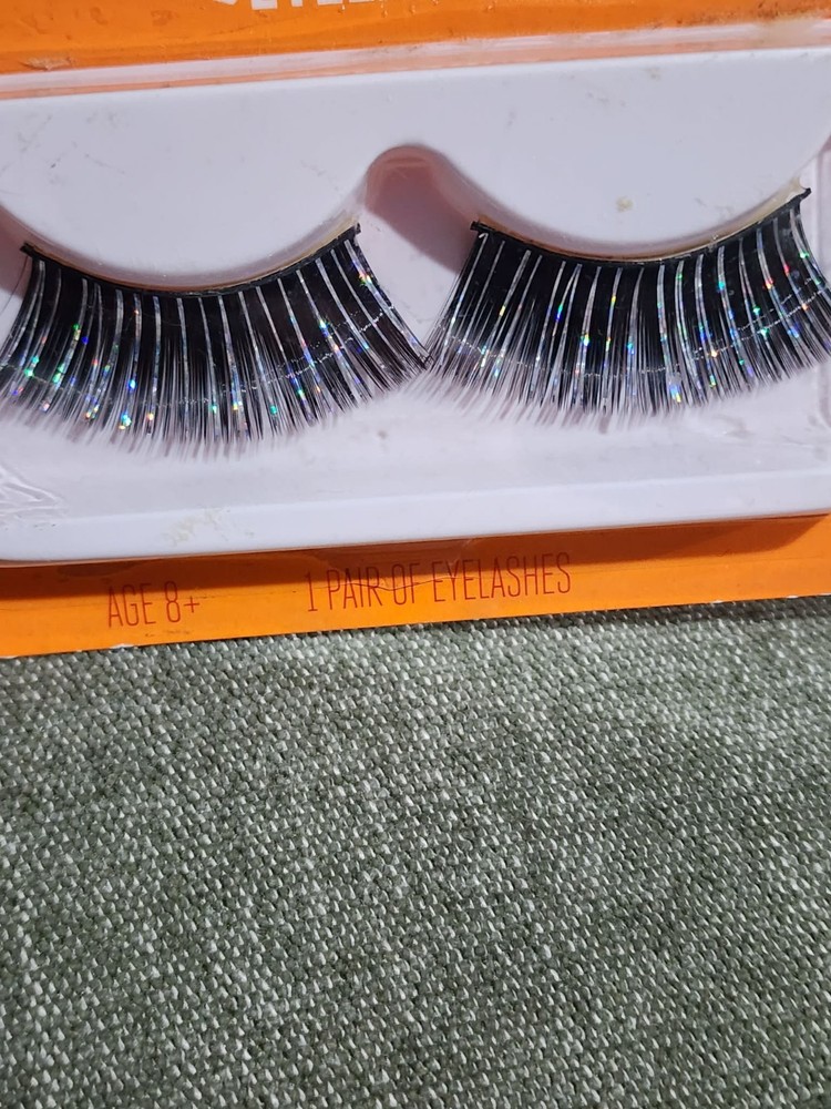 Hyde and Seek Sparkly Eye Lashes