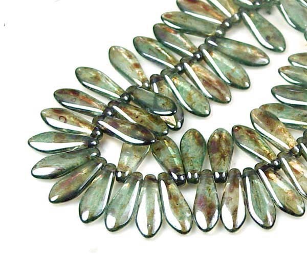 25 Czech Dagger Beads Luster - Transparent Green 5x16mm