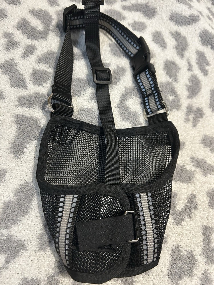 Black Mesh Dog Muzzle with Adjustable Straps Size L New Without Tags Dog Muzzle