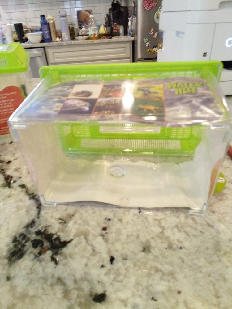 Toysmith Backyard Water Hut
