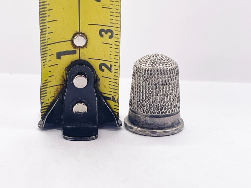 VINTAGE SOLID SILVER SEWING THIMBLE SIZE 8