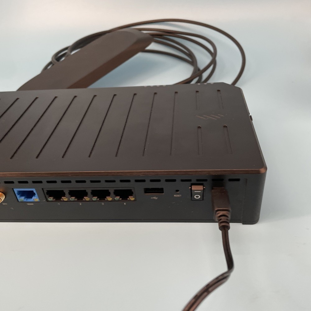 Ericsson Cradlepoint E100 Series Enterprise Router + Antenna