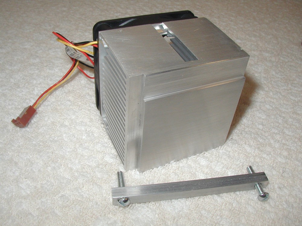 CPU Heatsink with 12 Volt Fan