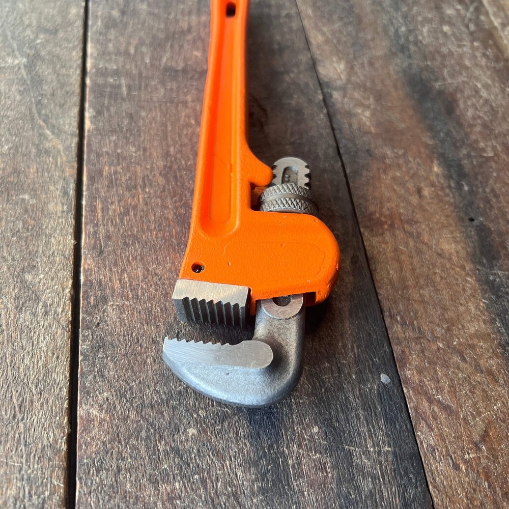 Heavy Duty 8-Inch Pipe Wrench
