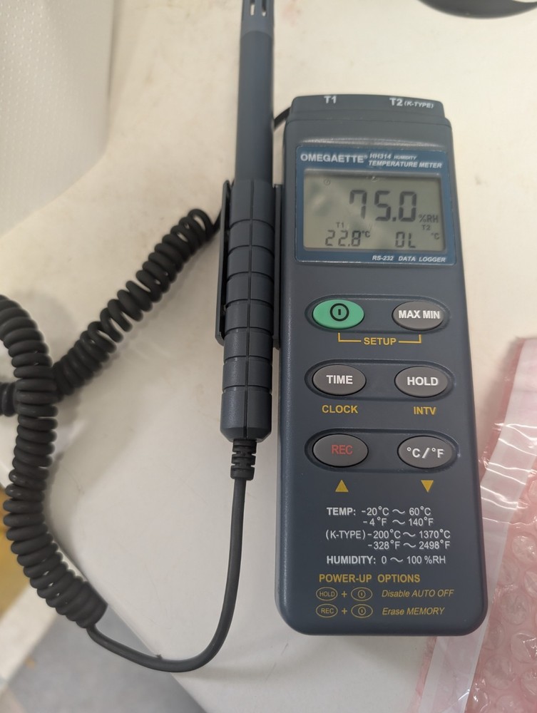 Omegaette HH314 humidity & temperature meter