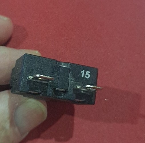 PUSH-BUTTON 15 AMP MECHANICAL MARINE CIRCUIT BREAKERS Sm