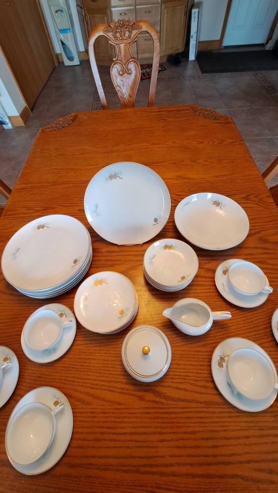 Fukagawa Arita Handpainted 41 Piece Grouping Dinnerware Pine Cone Pattern #904