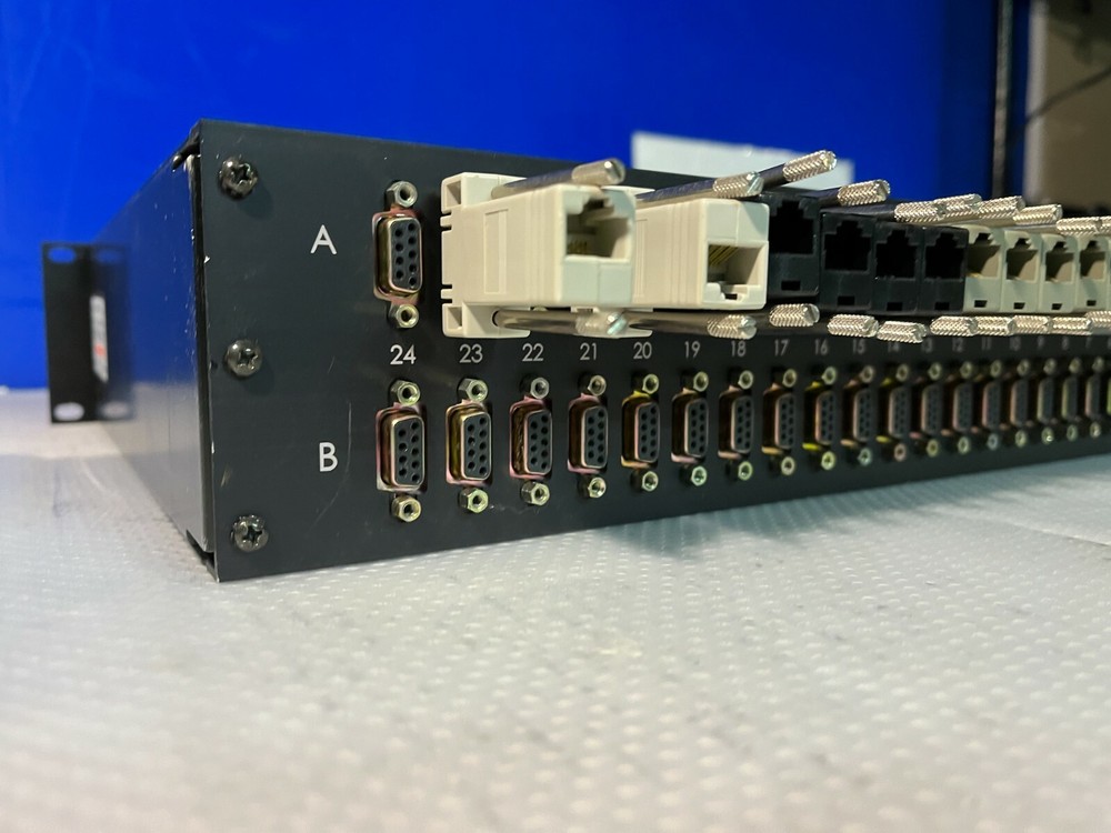 Switchcraft RS 422V4N242 patch bay