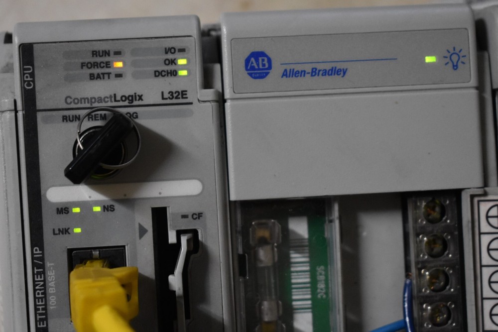 COMPACTLOGIX ALLEN BRADLEY RACK COMPLETE SYSTEM 1769-L32E SYSTEM