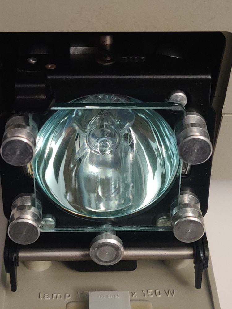 SCHOTT KL 1500 electronic Cold Light Source With Light.